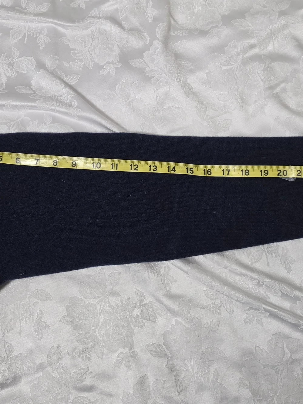 Joseph Abboud 100% Cashmere Sweater Mens L Navy Blue V Neck Quiet Luxury